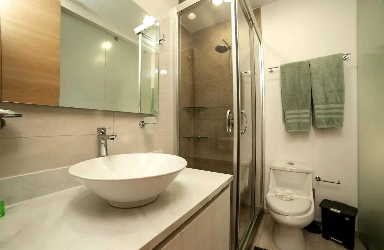 Close To Mamitas Beach, 2 Bedroom For Up To 5 Sleeps And Rooftop Pool! Playa del Carmen Mexico