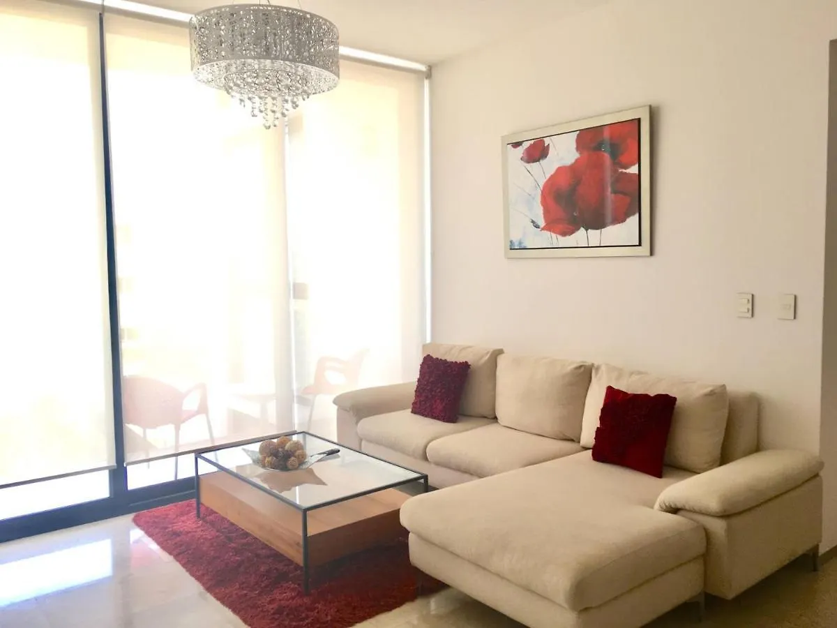 Close To Mamitas Beach, 2 Bedroom For Up To 5 Sleeps And Rooftop Pool! Playa del Carmen Appartement